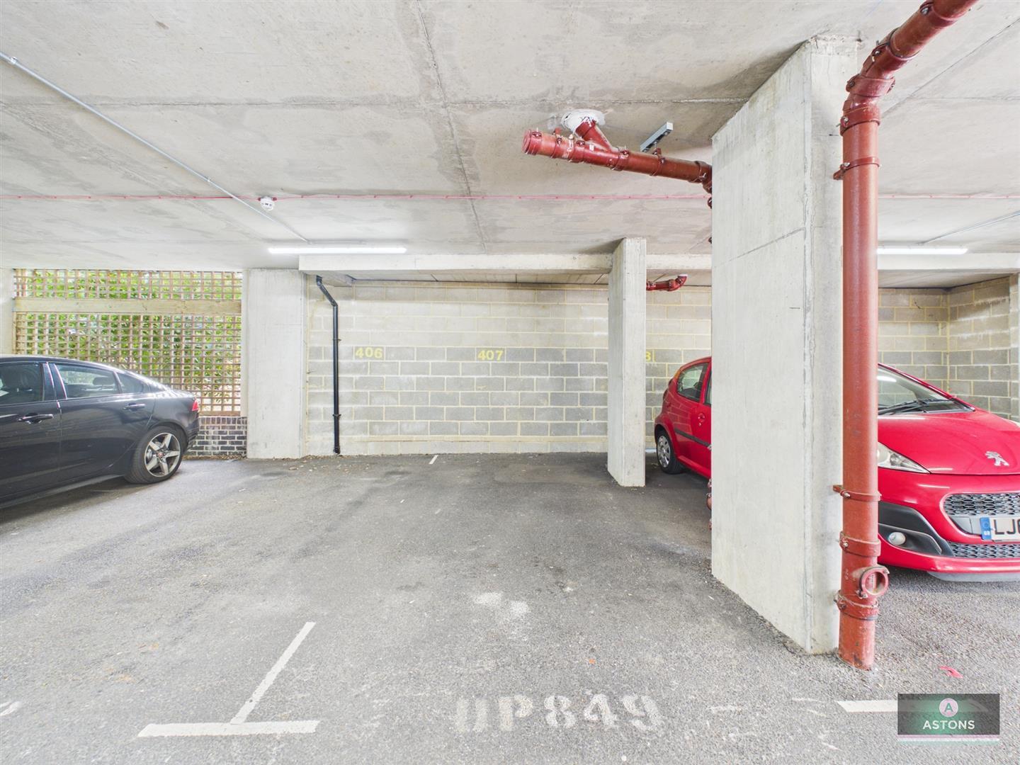 Rampling Court, Three Bridges Image 12