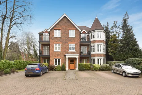 Old Woking Road, West Byfleet, KT14