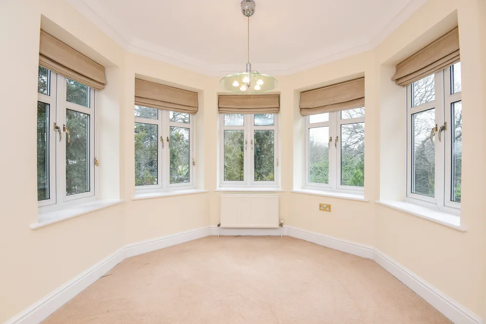 Old Woking Road, West Byfleet, KT14 photo 4