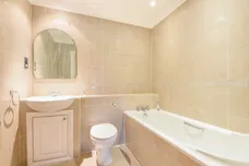 Old Woking Road, West Byfleet, KT14 photo 6