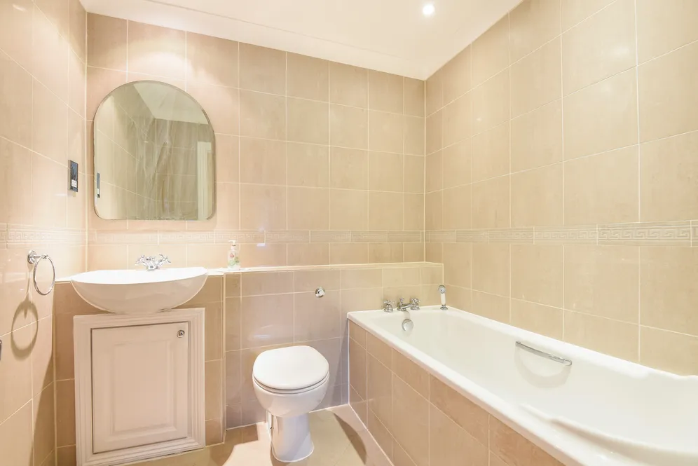Old Woking Road, West Byfleet, KT14 photo 6