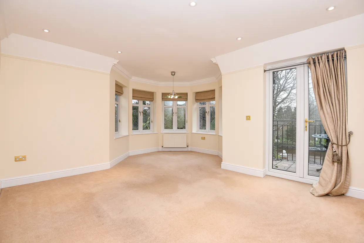 Old Woking Road, West Byfleet, KT14 photo 7