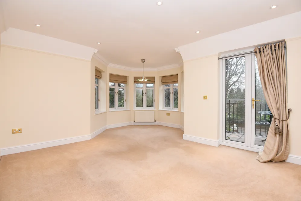 Old Woking Road, West Byfleet, KT14 photo 7