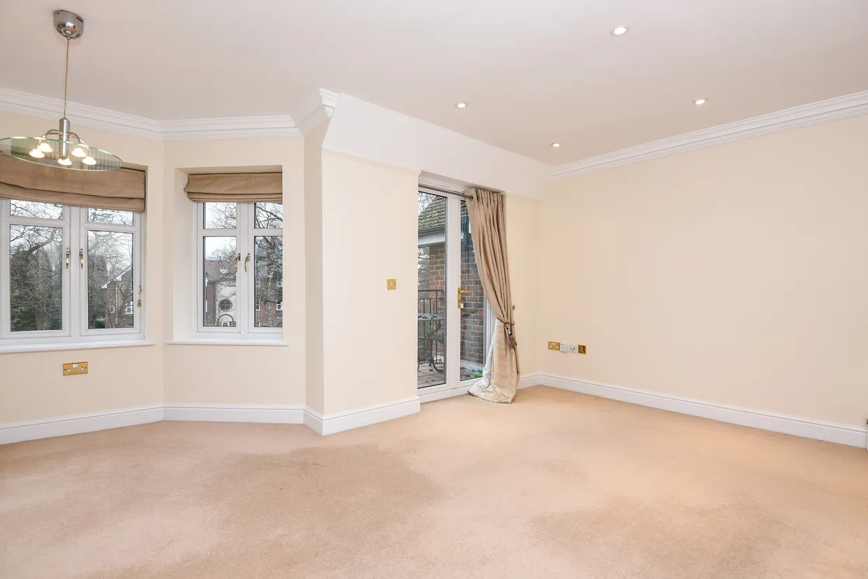 Old Woking Road, West Byfleet, KT14 photo 10