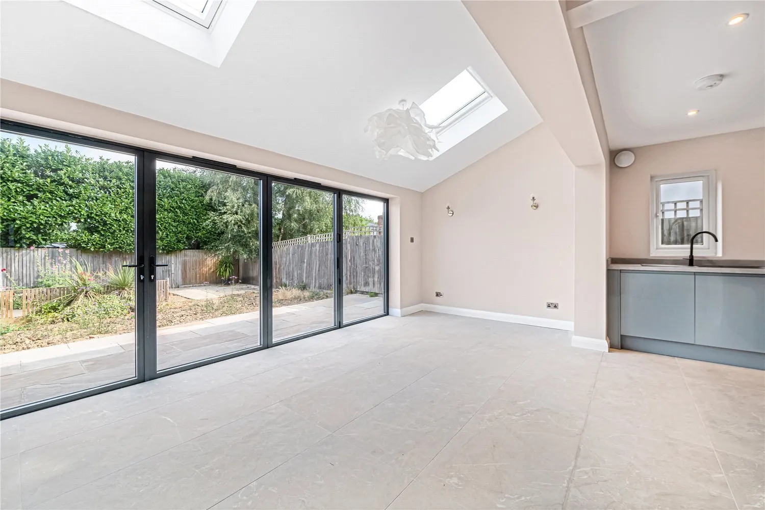 Tally Road, Oxted, RH8 photo 2