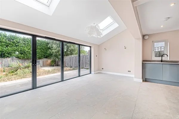 Tally Road, Oxted, RH8 photo 2