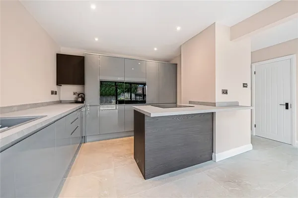 Tally Road, Oxted, RH8 photo 3