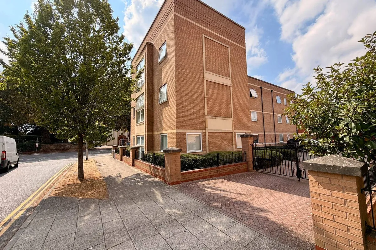 Alfred Knight Close, Duston, Northampton