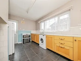 Park Square East, Jaywick, Clacton-On-Sea thumb 3