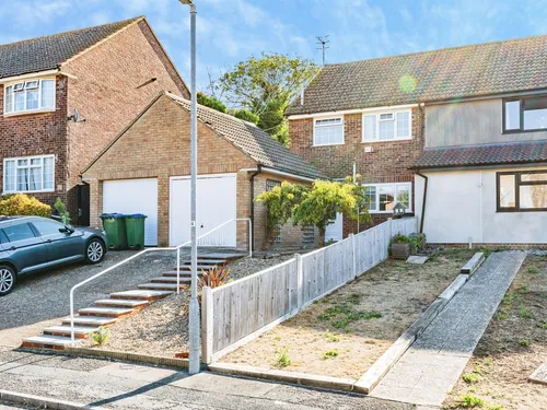Barn Close, Seafordphoto