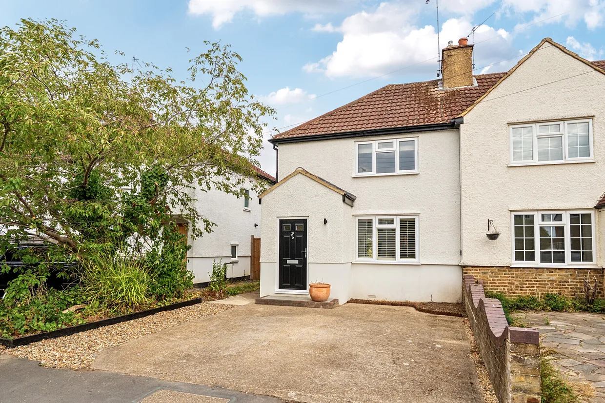 Coverts Road, Esher, KT10 photo 1