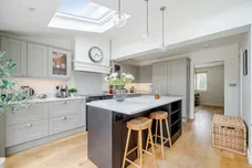 Coverts Road, Esher, KT10 photo 2