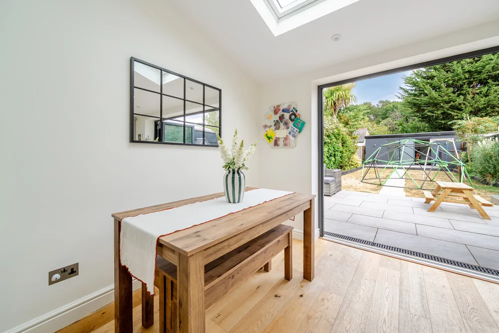 Coverts Road, Esher, KT10 photo 4