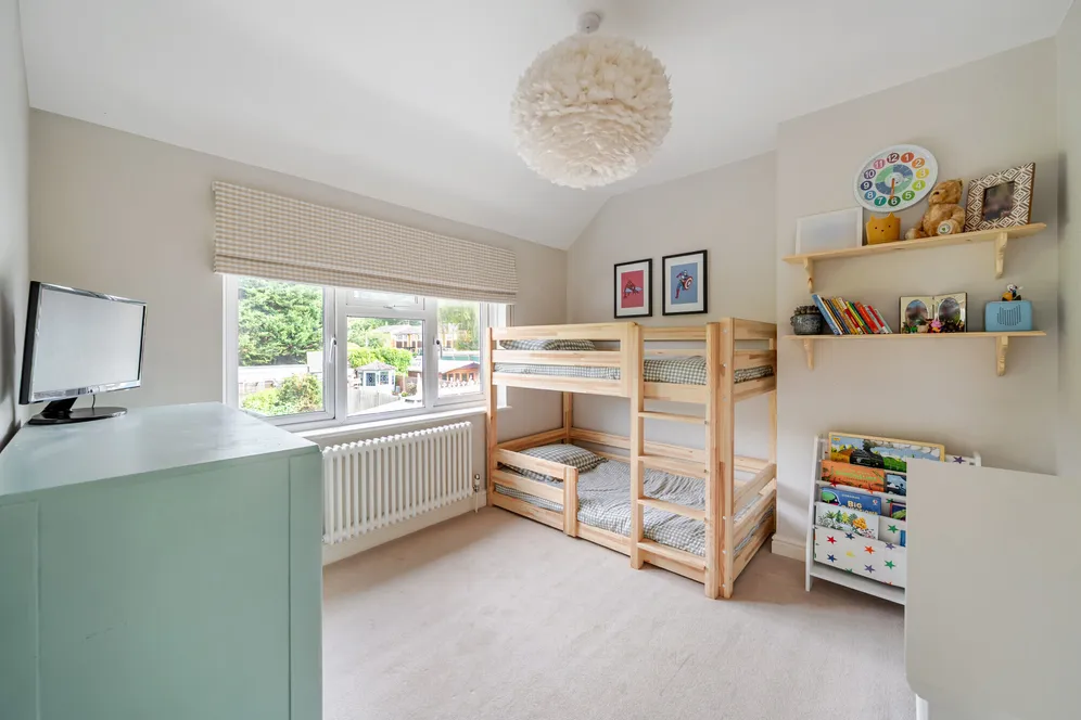 Coverts Road, Esher, KT10 photo 10