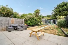 Coverts Road, Esher, KT10 photo 11