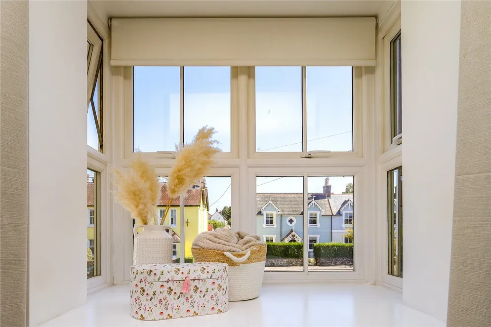 Property carousel item 11