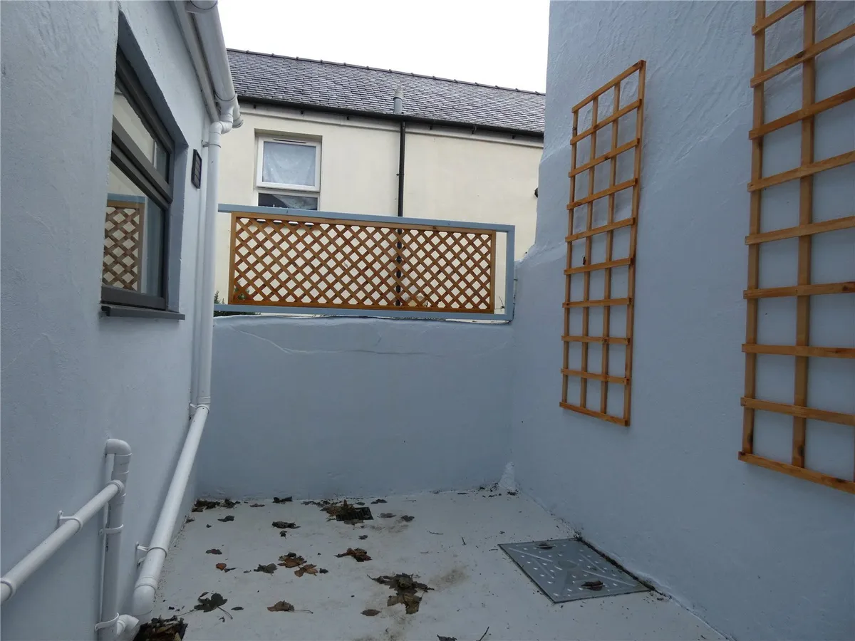 Hill Street, Bangor, LL57