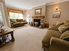Broomhill, Ewshot, GU10 photo 3