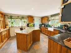 Broomhill, Ewshot, GU10 photo 5