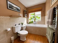 Broomhill, Ewshot, GU10 photo 11