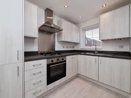 Hudson Avenue, Anlaby, HULL thumb 2