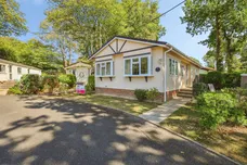 Deanland Wood Park, Golden Cross, Hailsham