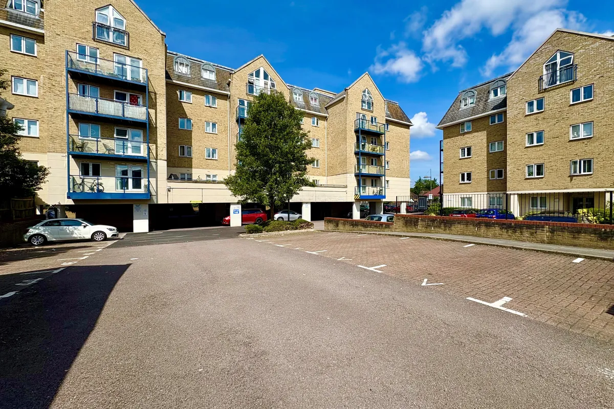 Taverners Way, HODDESDON