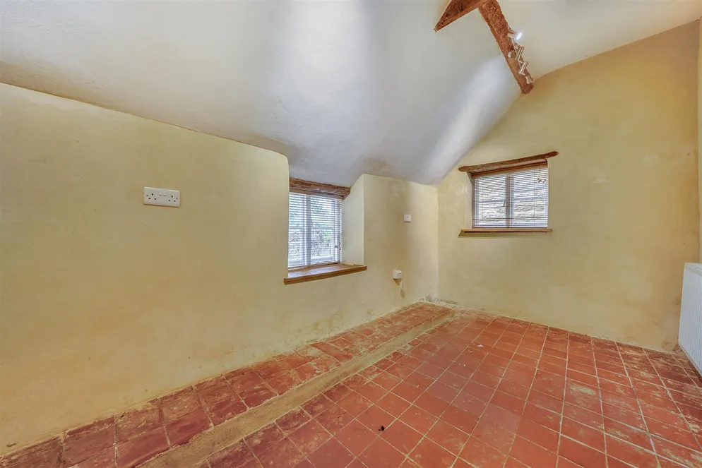 Property carousel item 10