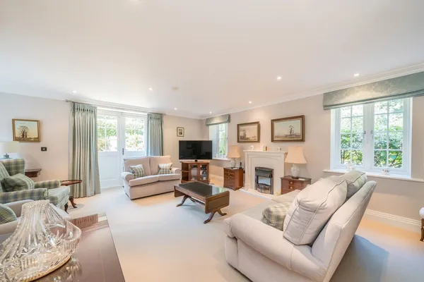 Coach House Mews, Walton-On-Thames, KT12 photo 2
