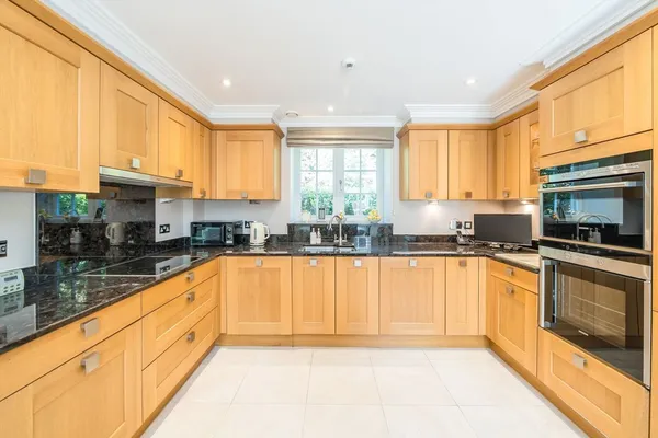 Coach House Mews, Walton-On-Thames, KT12 photo 3
