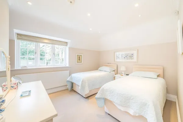 Coach House Mews, Walton-On-Thames, KT12 photo 6