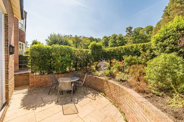 Coach House Mews, Walton-On-Thames, KT12 photo 8