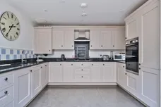 Clarendon Court, Marlborough, SN8 photo 6
