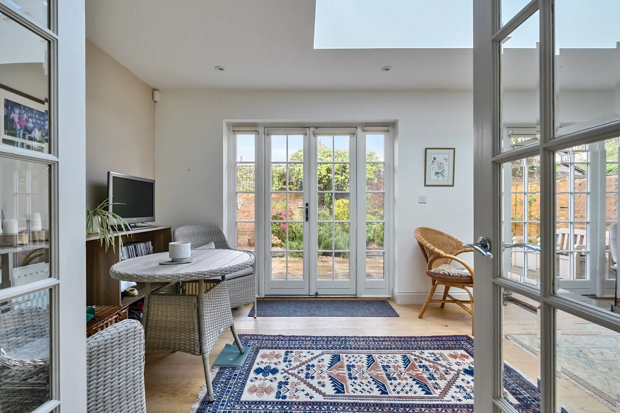 Clarendon Court, Marlborough, SN8 photo 4