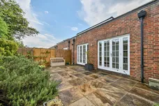 Clarendon Court, Marlborough, SN8 photo 10