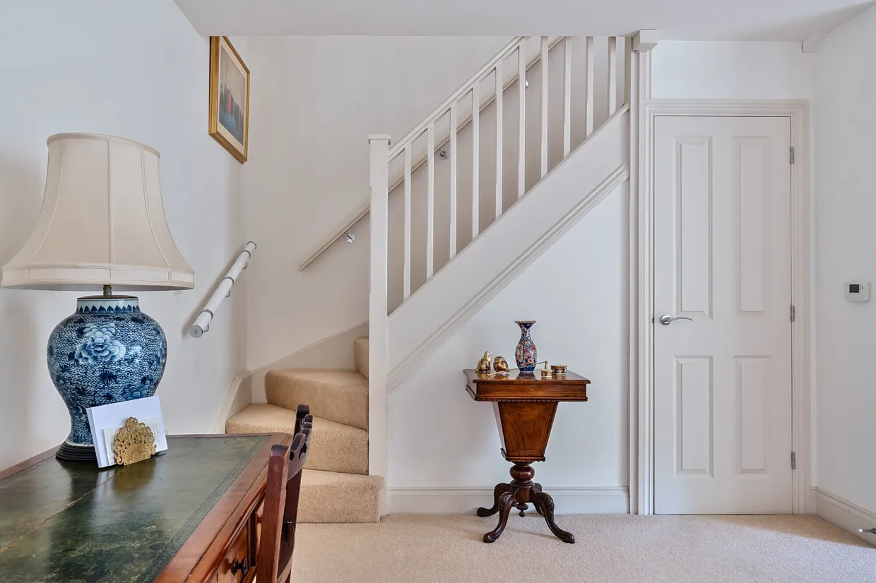 Clarendon Court, Marlborough, SN8 photo 13