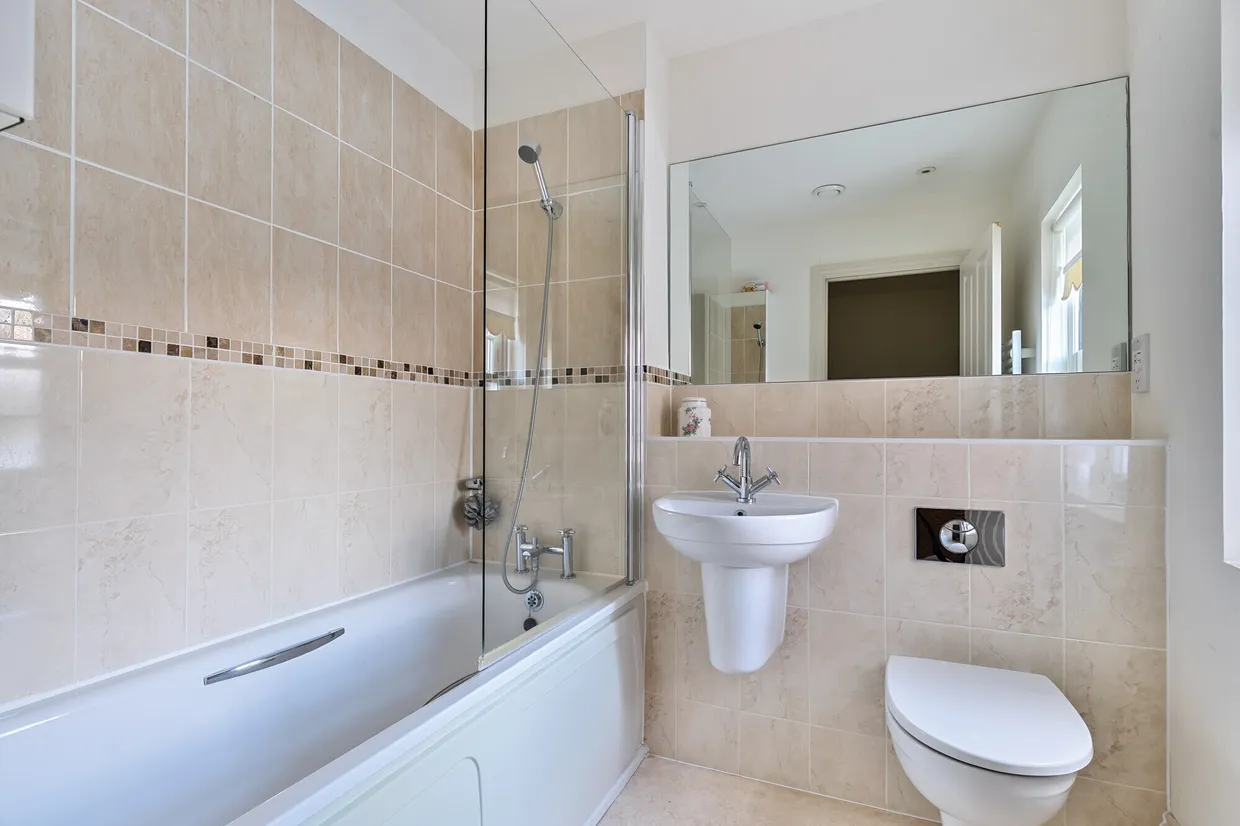 Clarendon Court, Marlborough, SN8 photo 15