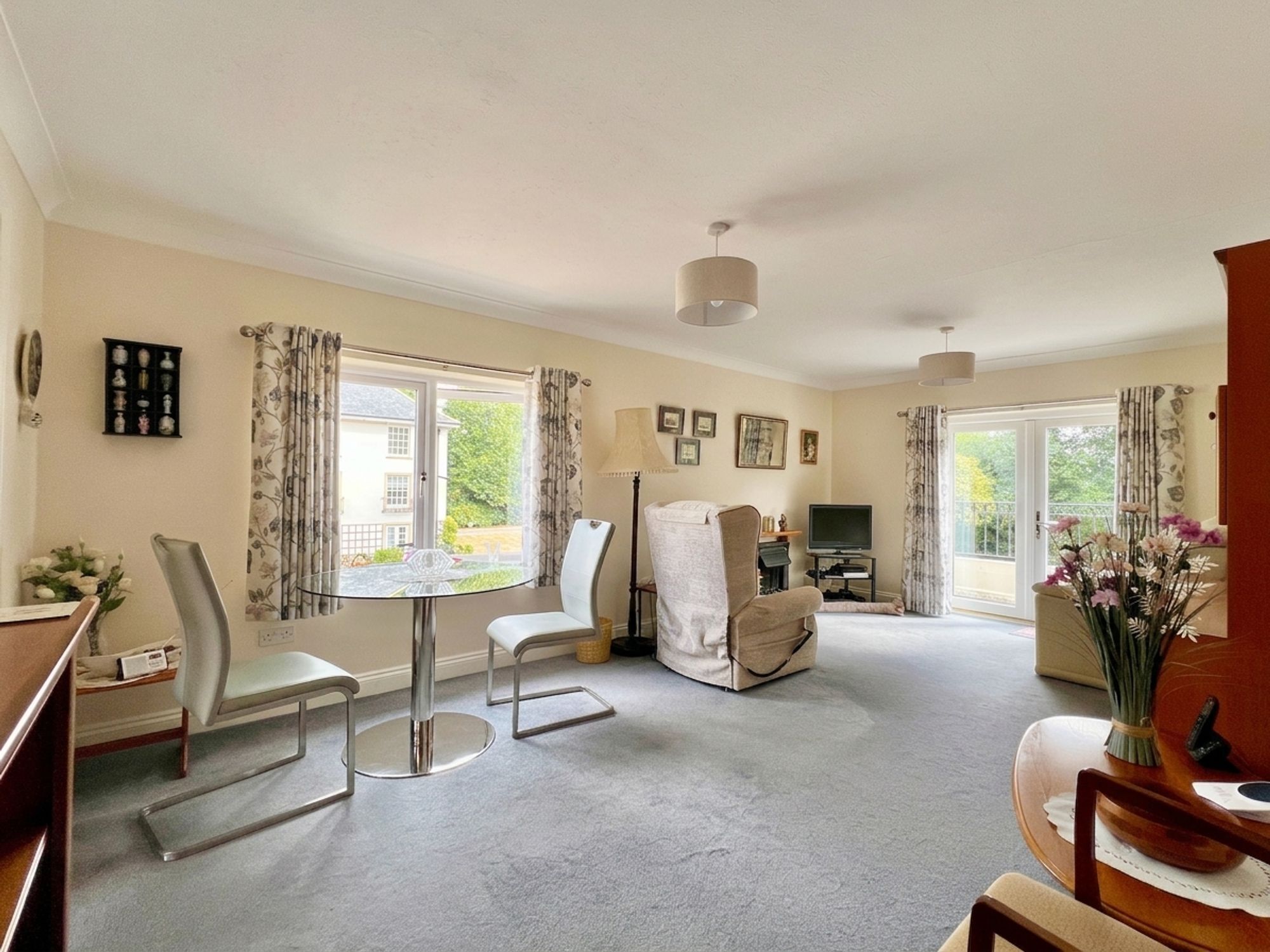Fullands Court, Kingsway - NO onward chain! Image 3