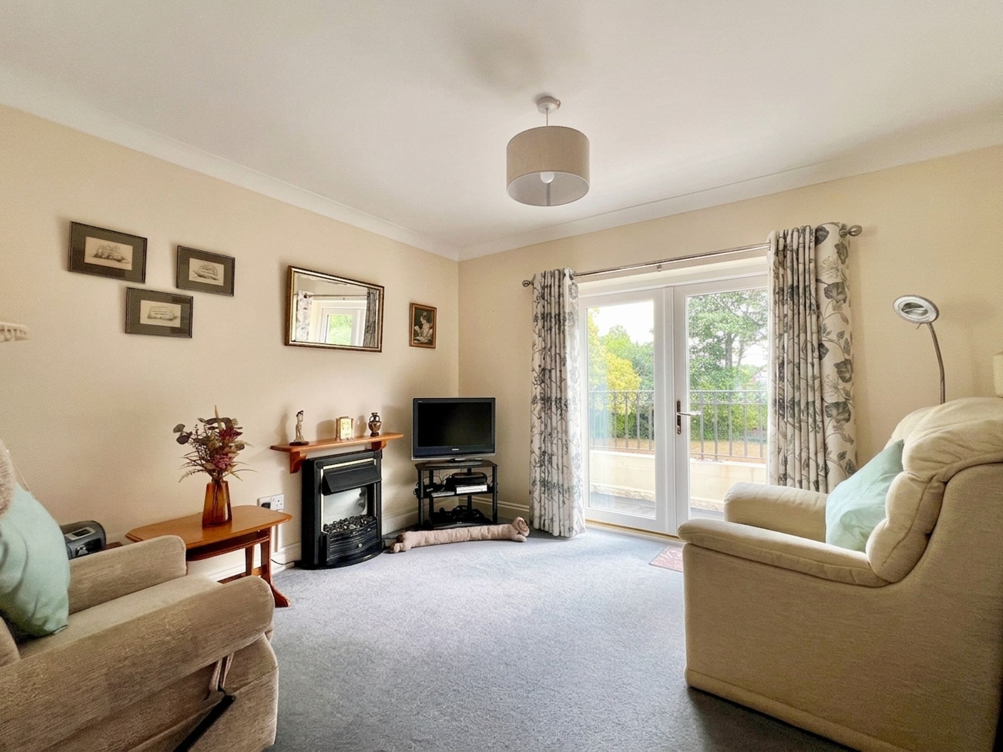 Fullands Court, Kingsway - NO onward chain! Image 9