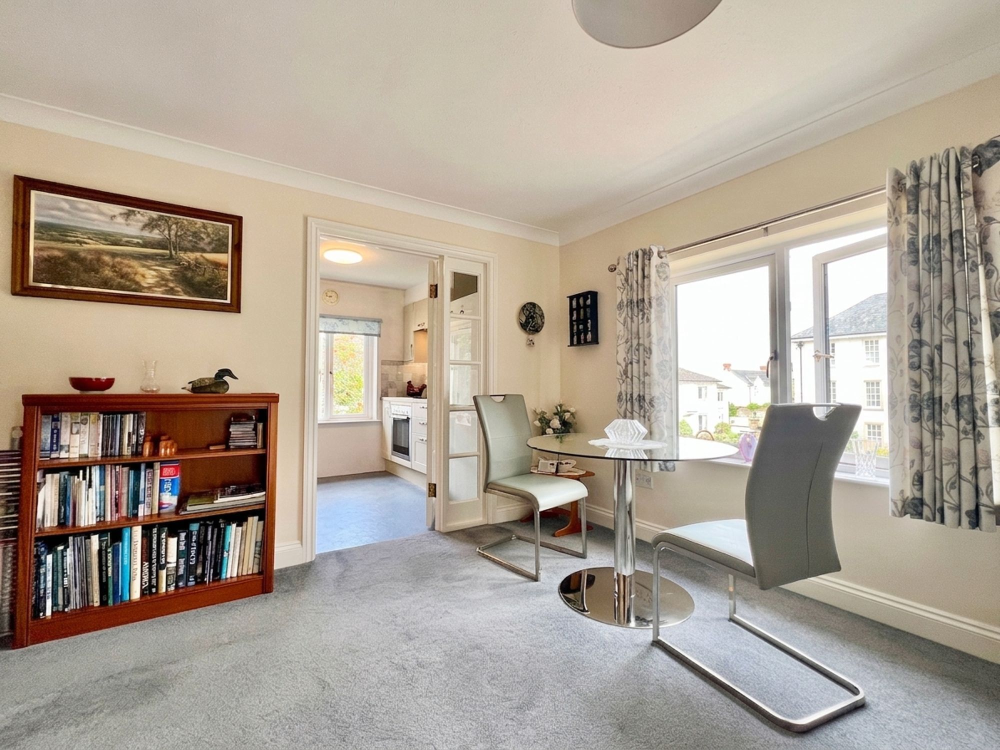 Fullands Court, Kingsway - NO onward chain! Image 10
