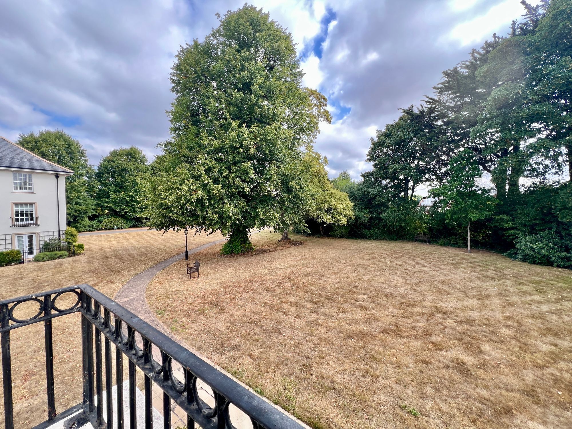 Fullands Court, Kingsway - NO onward chain! Image 12