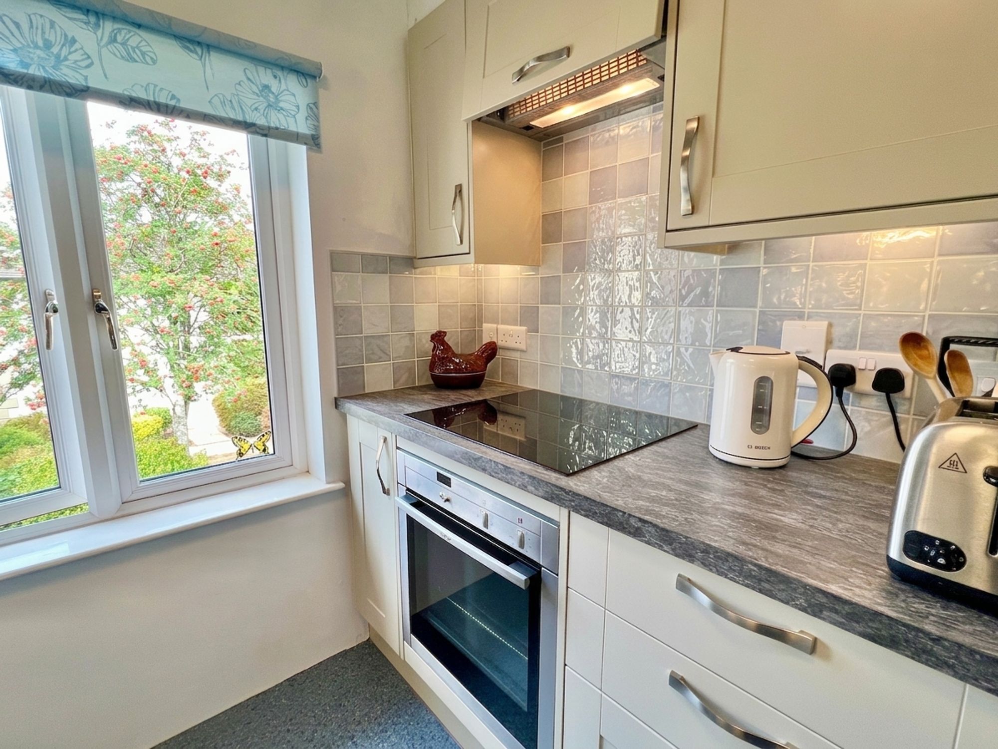 Fullands Court, Kingsway - NO onward chain! Image 16