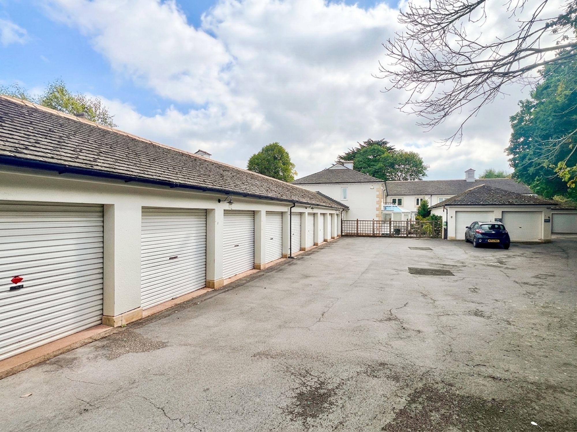 Fullands Court, Kingsway - NO onward chain! Image 24