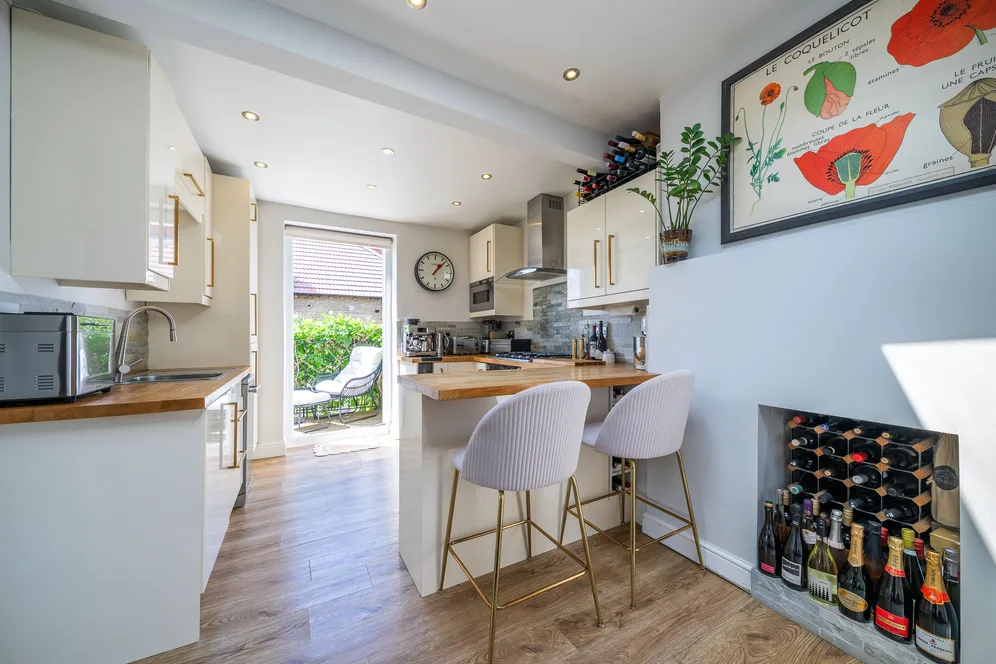 Sellincourt Road, London, SW17 photo 11