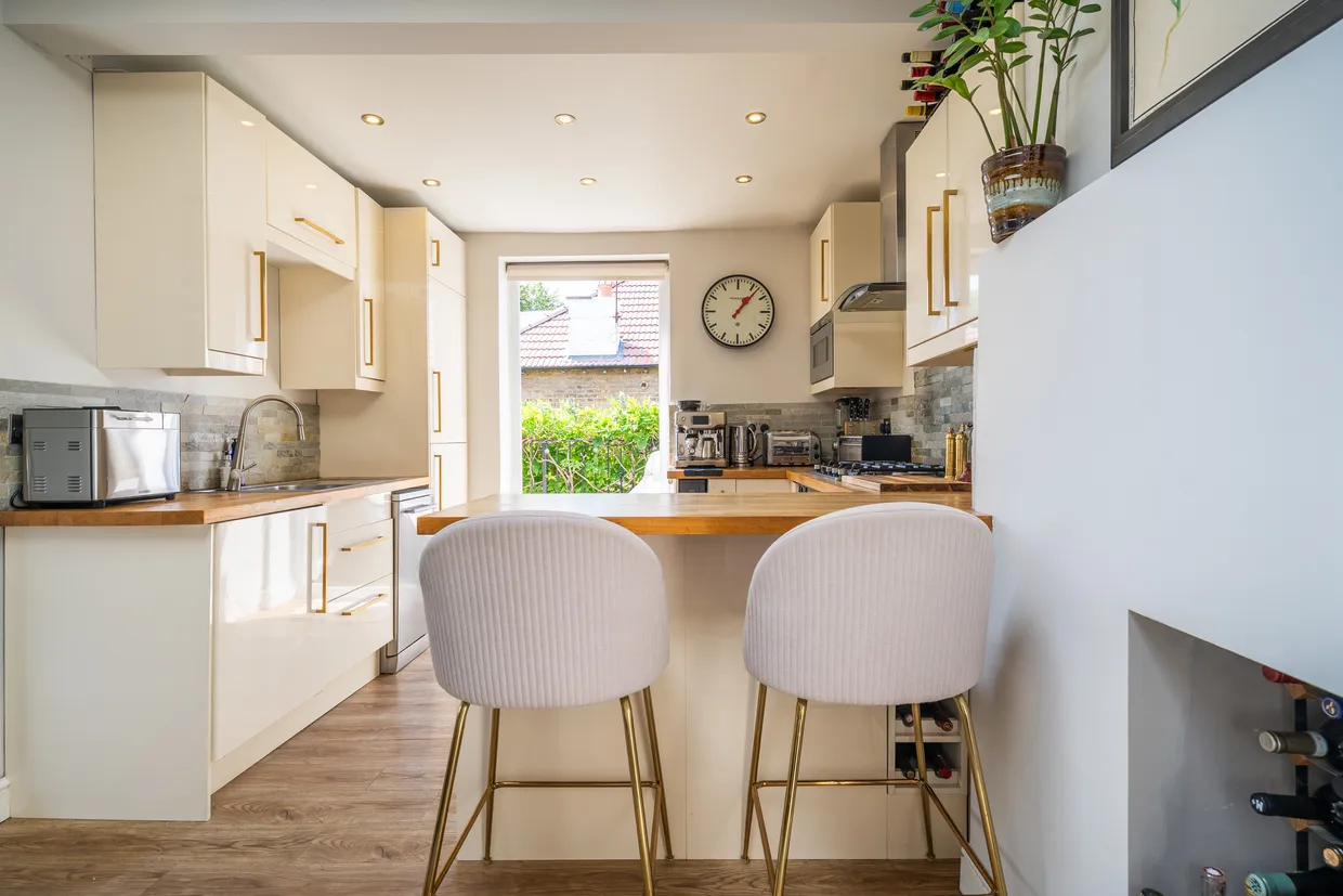 Sellincourt Road, London, SW17 photo 16