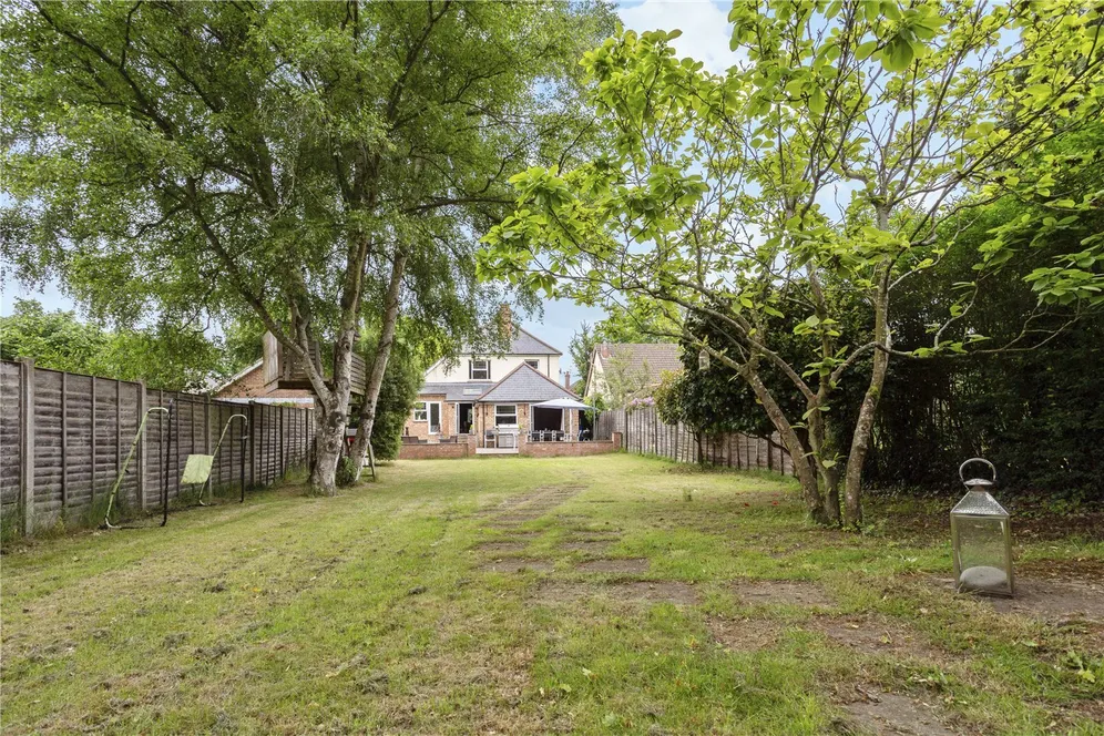 Coleford Bridge Road, Mytchett, GU16 photo 8