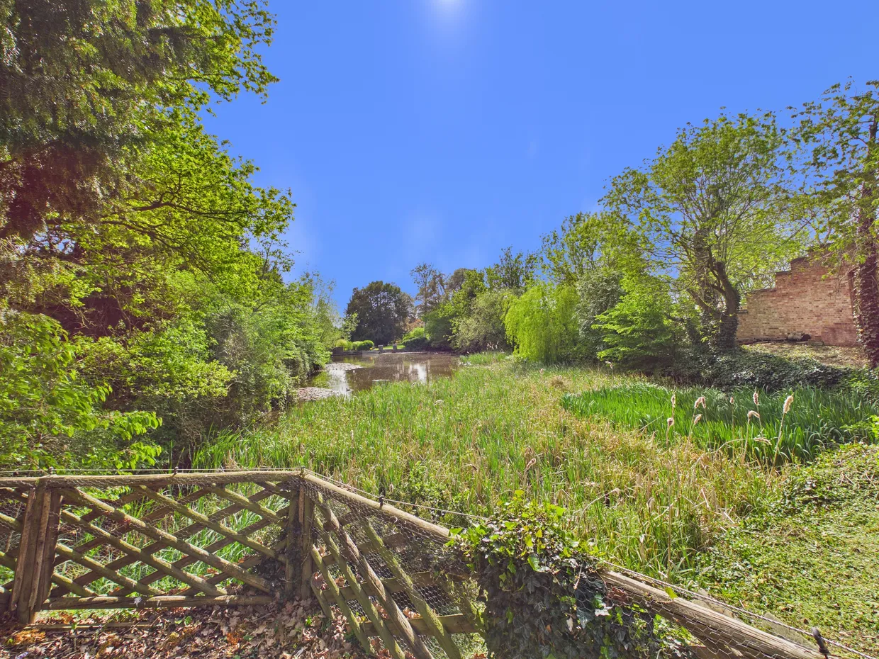 Clopton House Gardens, Stratford-Upon-Avon, CV37 photo 12