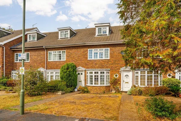 Gainsborough Court, Walton-On-Thames, KT12 photo 1