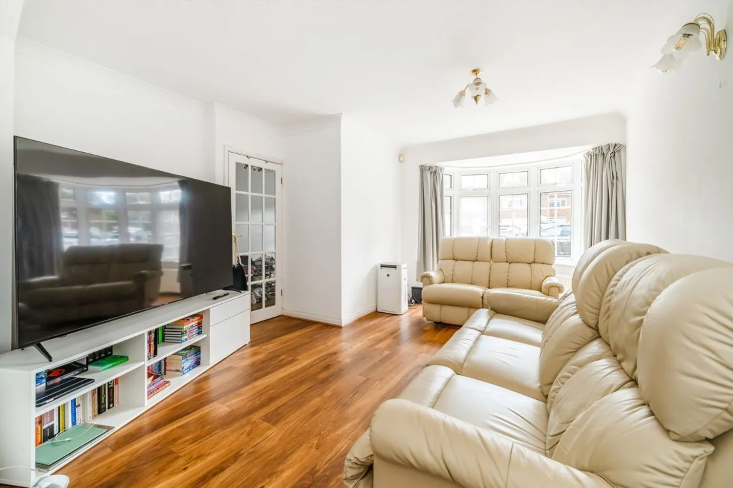 Gainsborough Court, Walton-On-Thames, KT12 photo 2
