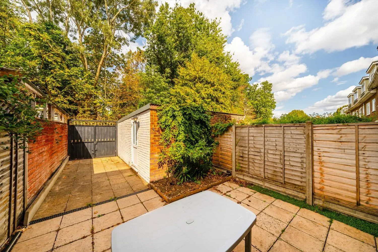 Gainsborough Court, Walton-On-Thames, KT12 photo 4
